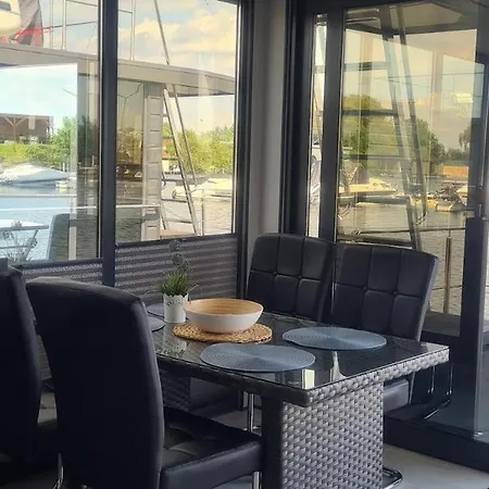 Hausboot La Mare Sonja Hotel en barco